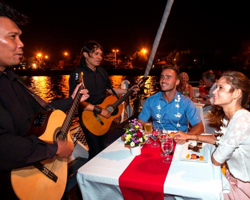CRUCERO DEL ATARDECER DEL CATAMARAN DE LUJO ARISTOCAT
