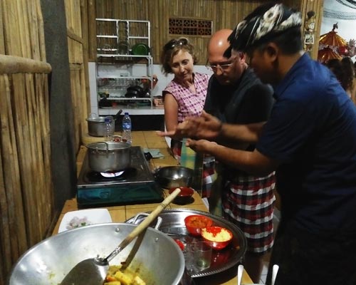 La Clase De Cocinar Comida Balinesa