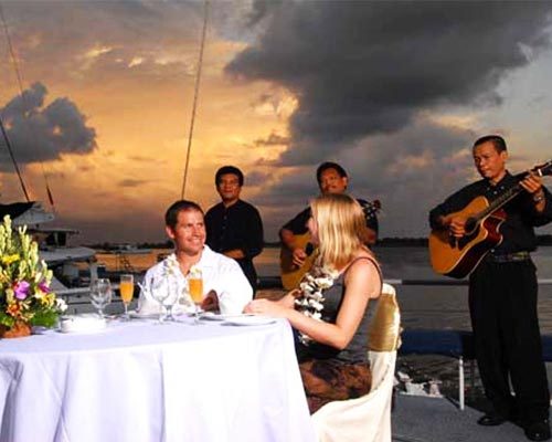 CRUCERO DEL ATARDECER CON BALI HAI