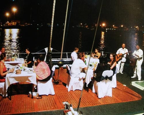 CRUCERO DEL ATARDECER CON BALI HAI