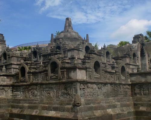 La Bella Indonesia En El Parque De Taman Nusa