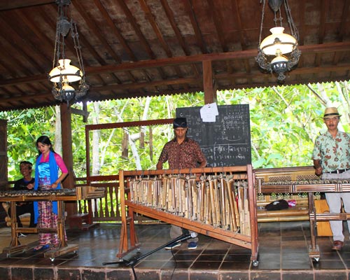 La Bella Indonesia En El Parque De Taman Nusa