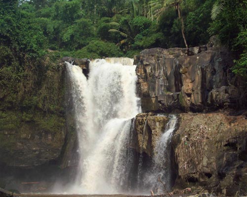 tegenungan waterfall