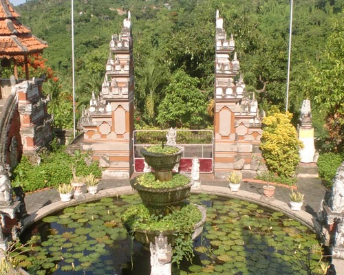el templo Beji en Sangsit